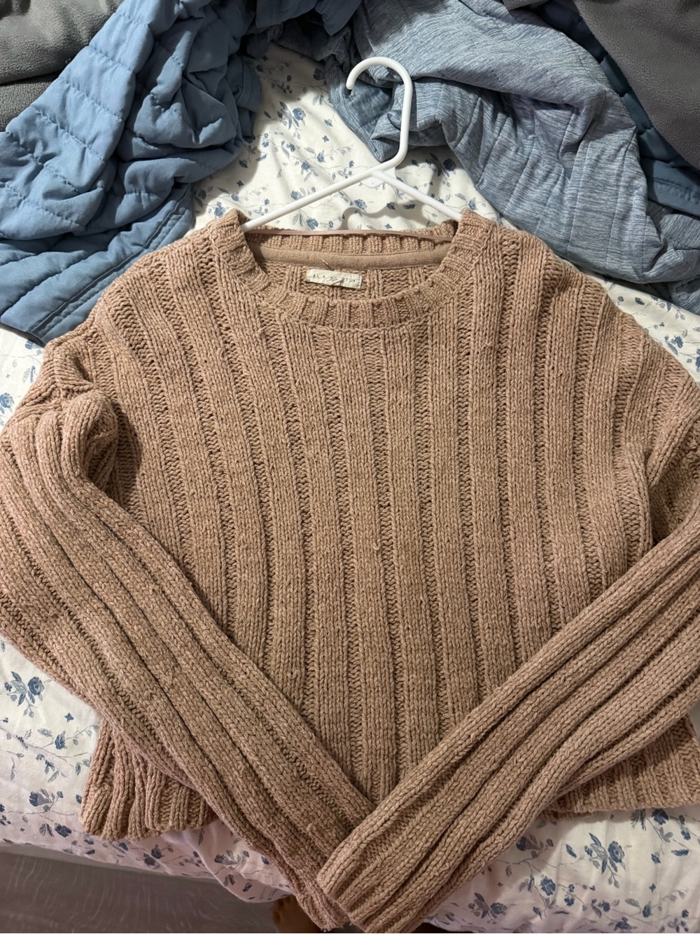 La Hearts Ribbed Crewneck Sweater - Taupe